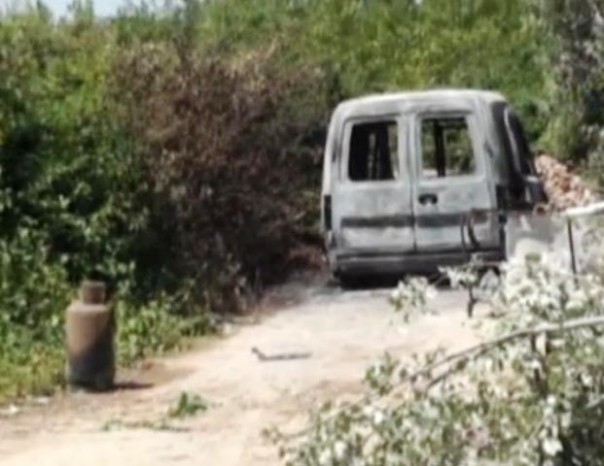 Il furgone della rapina trovato bruciato non lontano da Pontedera