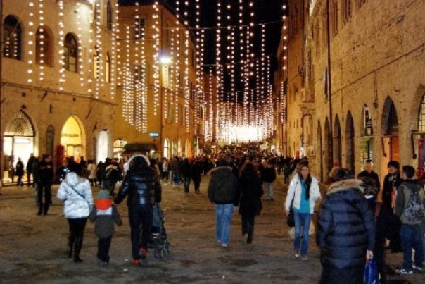 Shopping natalizio dell'ultimo momento per il 28% degli italiani