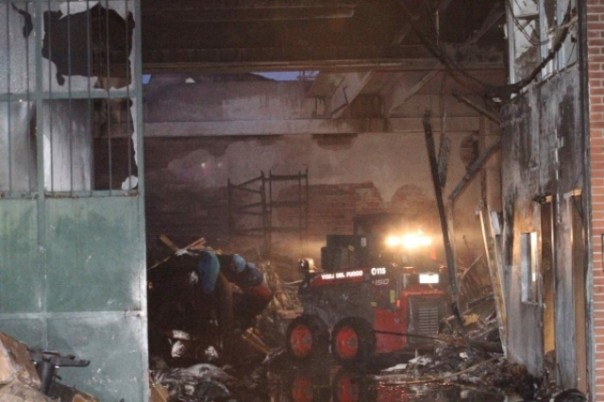 La fabbrica bruciata al Macrolotto cinese