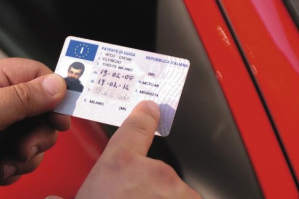 La nuova patente di guida plastificata