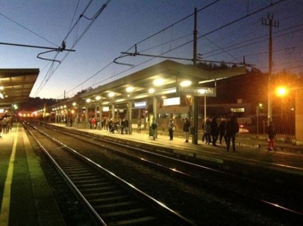 La stazione di Montevarchi alle 7 del mattino, in tanti già in attesa