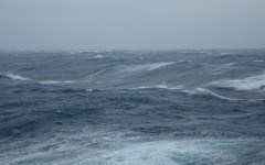 Mare molto mosso fermi traghetti per l'Elba