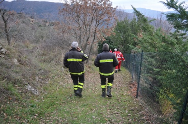 Un momento delle ricerche della donna a Cortona