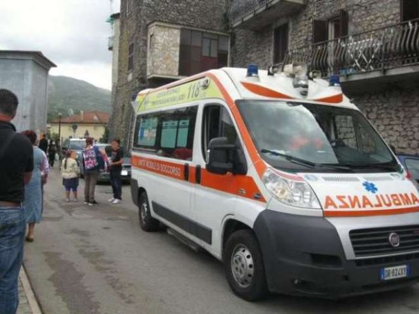 Singolare incidente in provincia di Pistoia, ragazzina incastrata tra le porte del bus