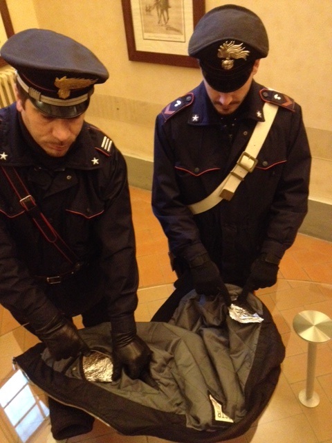 Un rumeno aveva rubato 500 euro di cosmetici nascondendoli in un giubbotto