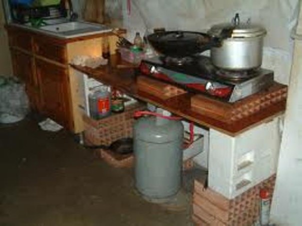 Una cucina cinese in un capannone del Macrolotto