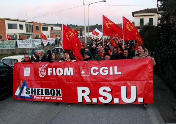 Uno dei cortei organizzati dagli operai Shelbox