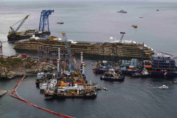 Costa Concordia raddrizzata