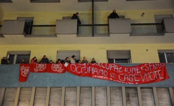 Il palazzo occupato sgomberato dalle forze dell'ordine