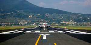 La pista dell'aeroporto Vespucci a Firenze