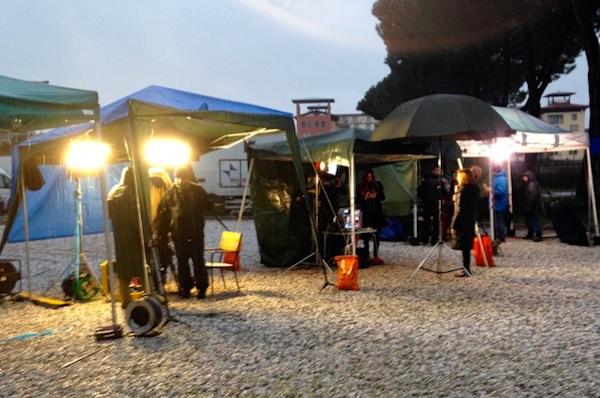 Troupes di giornalisti italiani e stranieri in attesa del verdetto