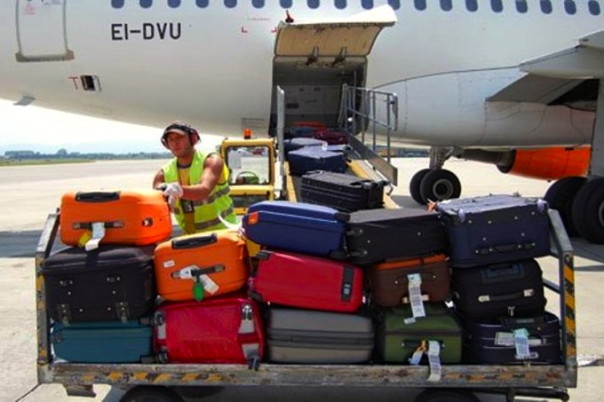 Servizi di facchinaggio in un aeroporto