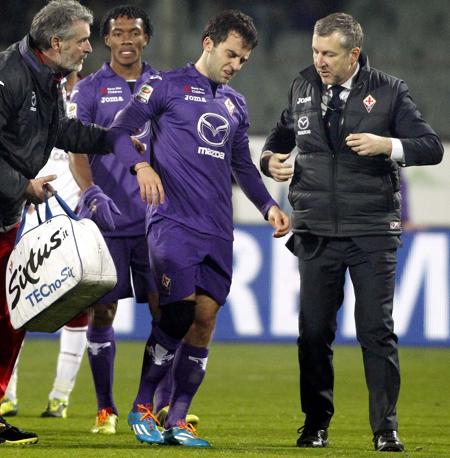 Rossi claudicante in campo dopo l'infortunio