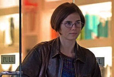 Amanda Knox esce dal parrucchiere a Seattle con un nuovo look poco prima della sentenza 