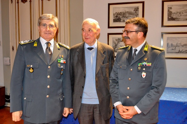 Da sin. Il generale Saverio Capolupo, il presidente Alberto Monaci e il generale Giuseppe Vicanolo comandante della GdF in Toscana