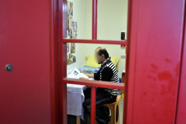 Un detenuto nella sua cella del carcere Gozzini di Firenze