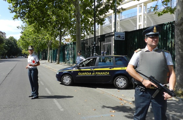 Un controllo della Guardia di Finanza a Firenze (foto Firenze Post)