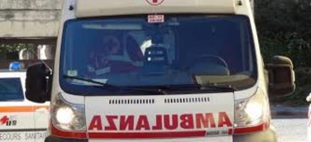 I sanitari del 118 hanno tentato inutilmente di rianimare l’uomo