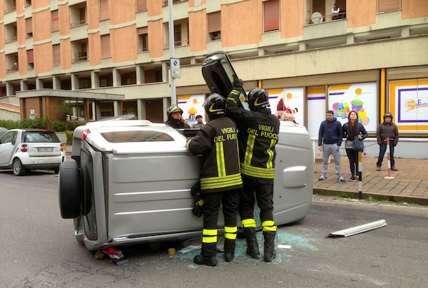 I vigili del fuoco sono intervenuti sull'incidente