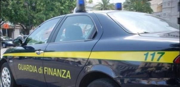 Sequestro di un milione di capi abbigliamento falsi cachemere