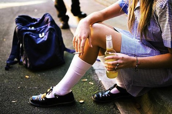 Minorenni alle prese con alcol e fumo
