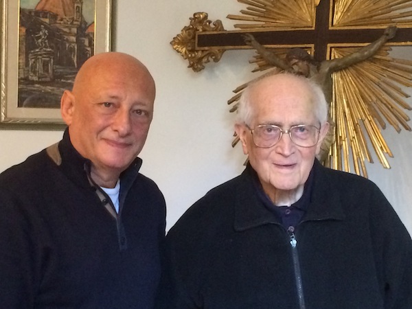 Monsignor Angiolo Livi durante l'intervista con Sandro Bennucci, direttore di FirenzePost