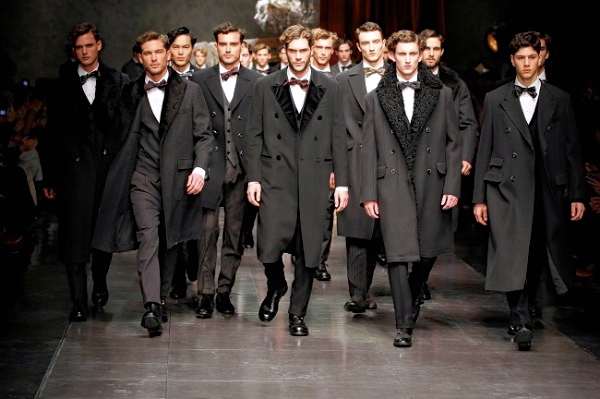 Una sfilata di moda maschile