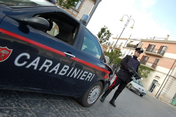 Ricercato internazionale si costituisce ai carabinieri di