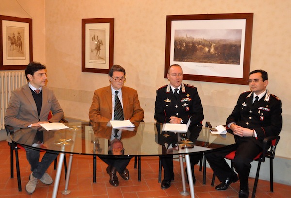 Da sinistra il pm Andrea Cusani , il procuratore Giuliano Giambartolomei, il colonnello Andrea Taurelli Salimbeni e il maggiore Carmine Ruscigno