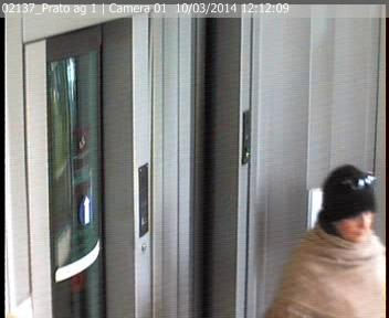 La foto della nonna-rapinatrice diffusa dai carabinieri di Prato