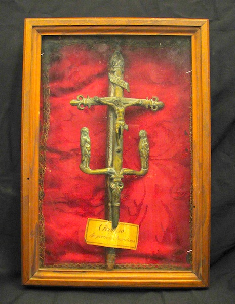 Un prezioso crocifisso recuperato dai Carabinieri