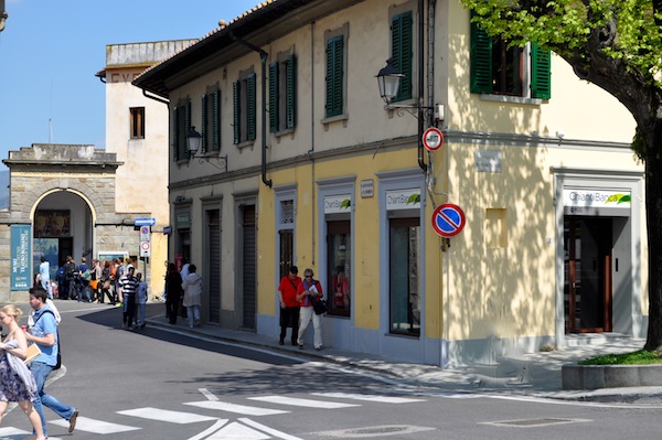 Il nuovo sportello è lungo il percorso museale per arrivare al Teatro Romano di Fiesole