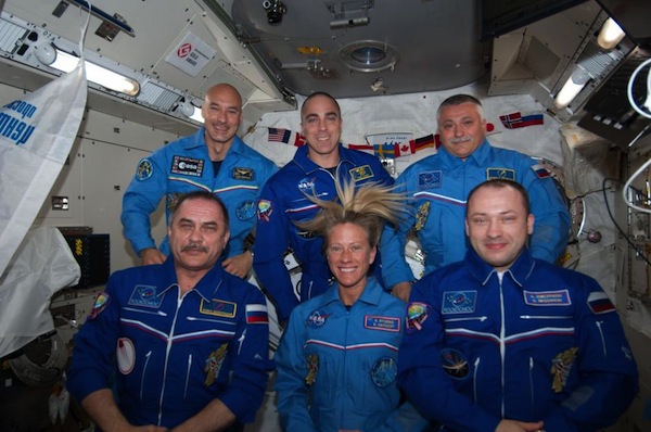 L'equipaggio di Expedition 36 (il primo da sin in alto è il maggiore Luca Parmitano)