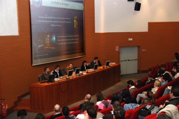 Gli studenti di Giurisprudenza a lezione dalla Polizia