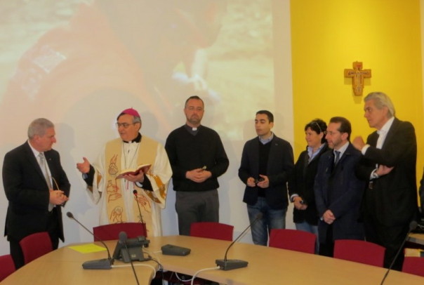 Monsignor Agostinelli benedice la nuova sede delle Misercordie della Toscana