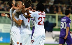 L'esultanza dei giocatori della Roma dopo il gol di Nainggolan (Foto Sanesi)