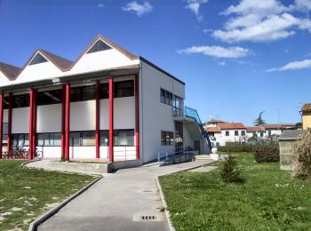 La scuola Toti di Barbaricina, dove si è sviluppato l'incendio