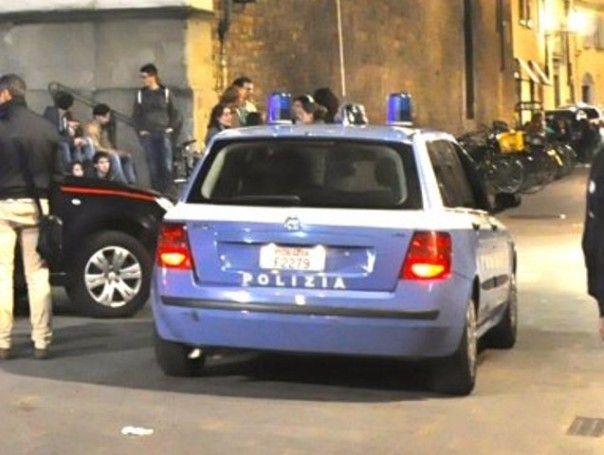 Tre giovani vandalizzano 16 auto sul ponte Vespucci