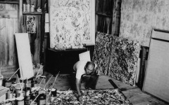 Jackson Pollock  ritratto da Wilfred Zogbaum nello studio di Fireplace road, 1947.