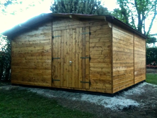 La casetta costruita da un artigiano di Reggello che riproduce il clima tropicale di Manaus