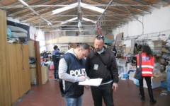 Controlli nei capannoni cinesi di Prato