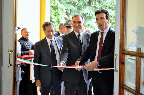 da destra il ministro Martina, il governatore Rossi e il capo della Forestale Patrone 