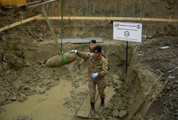 Artificieri del genio ferrovie in azione: saranno loro a rimuovere l'ordigno del Padule il 18 maggio