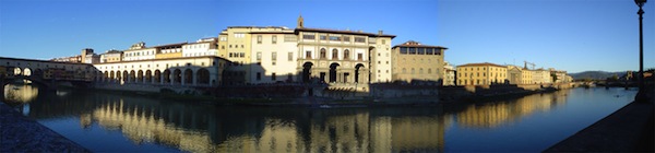 Una panoramica del lungarno con il Ponte Vecchio e gli Uffizi