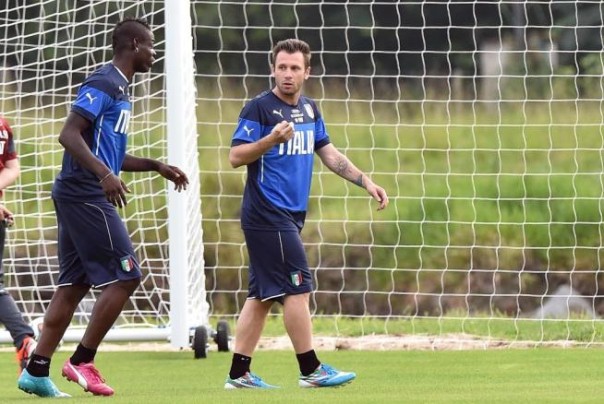 Balotelli e Cassano in allenamento nella torrida Mangaratiba, a 100 chilometri da Rio de Janeiro
