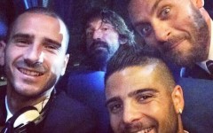 Azzurri sull'aereo da Twitter: da sinistra Bonucci, Pirlo, Insigne,  De Rossi