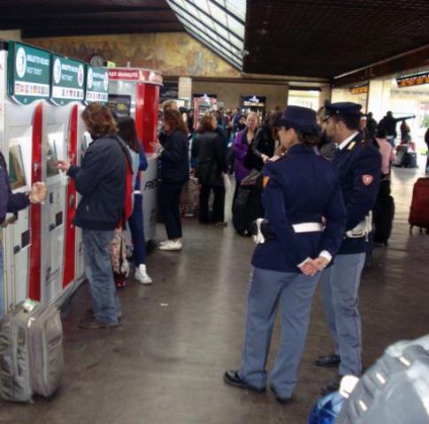 Controlli della Polfer alla stazione di Santa Maria Novella