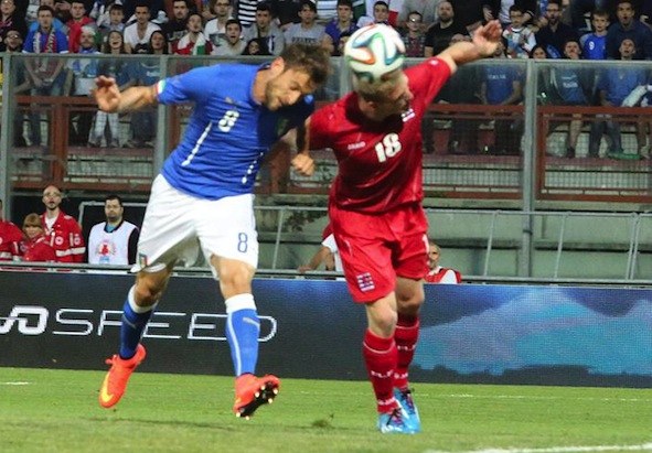 Il colpo di testa di Marchisio, su cross di Balotelli, che dà il momentaneo vantaggio all'Italia