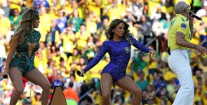 Jennifer Lopez, protagonista della cerimonia d'apertura del Mondiale brasiliano