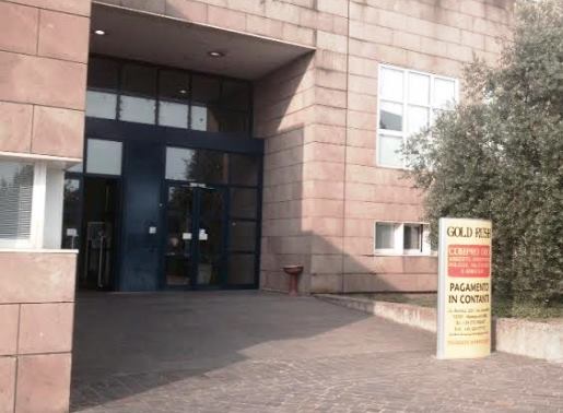 Ospedale del Valdarno, la pubblicità del Compro Oro